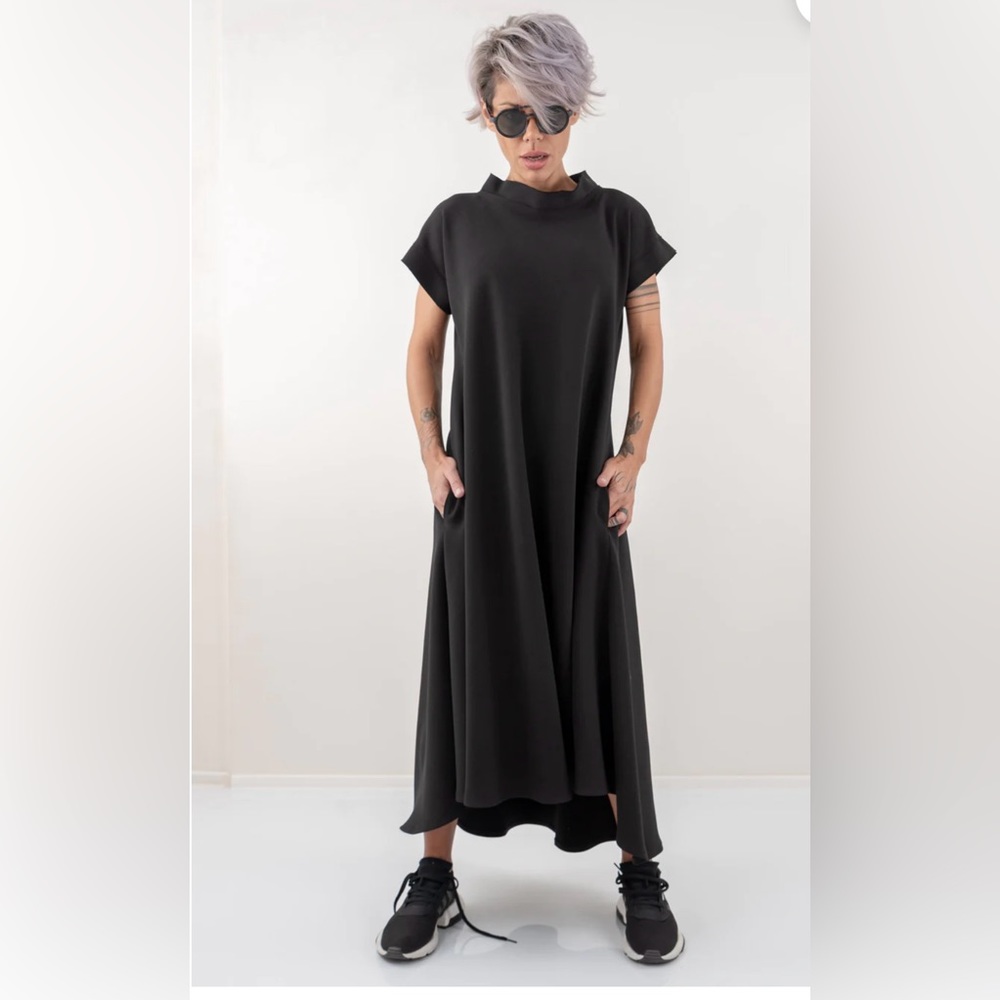 Black Relaxed Maxi Dress with Short Sleeves